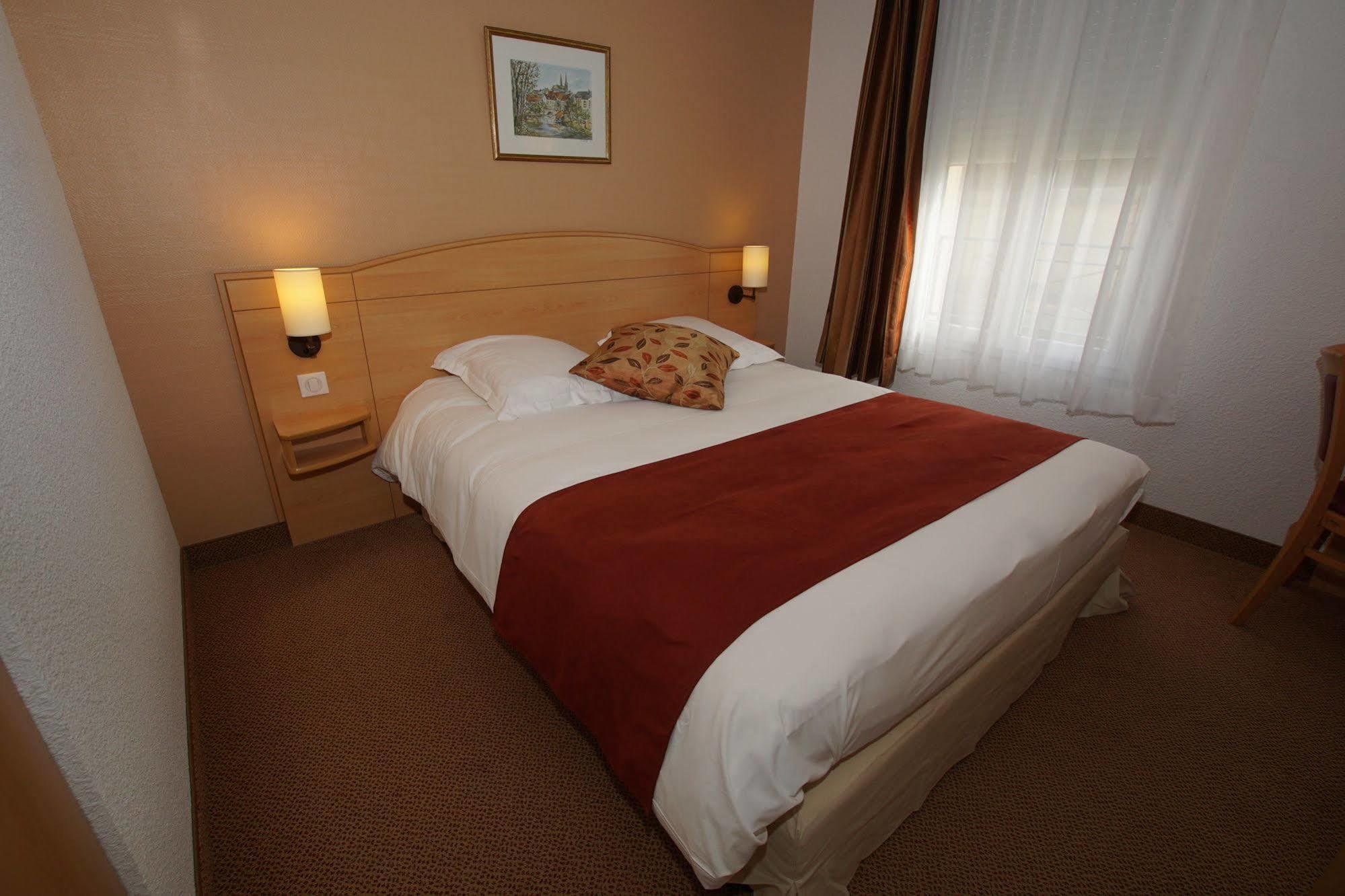Brit Hotel 샤토덩 외부 사진